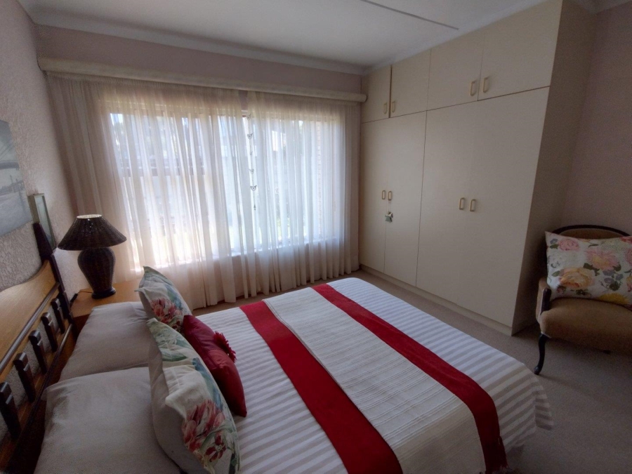 5 Bedroom Property for Sale in Wavecrest Eastern Cape